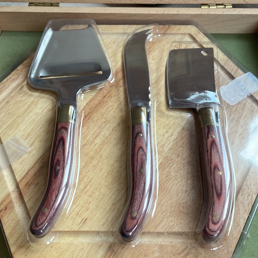 LAGUIOLE CHEESE BOARD & KNIVES SET with wood box - MADE IN FRANCE!
